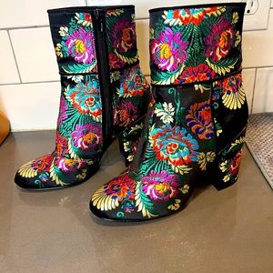 Steve Madden Goldie Embroidered Booties Size 9